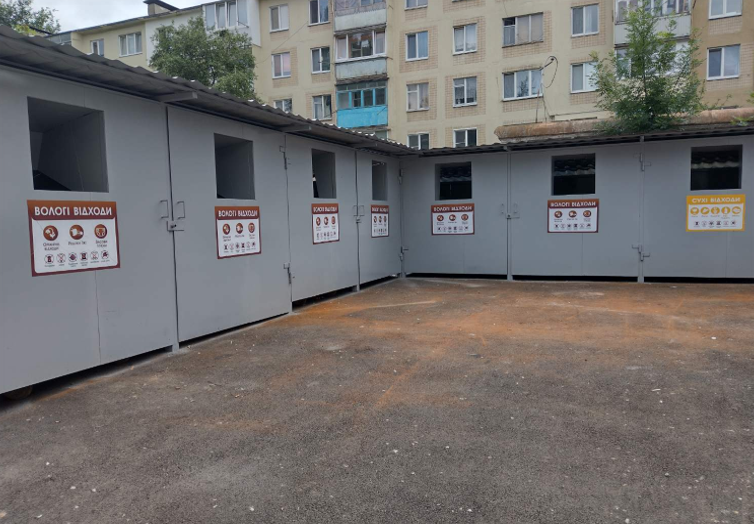 З початку року на 13 прибудинкових територіях у Вінниці облаштували контейнерні майданчики