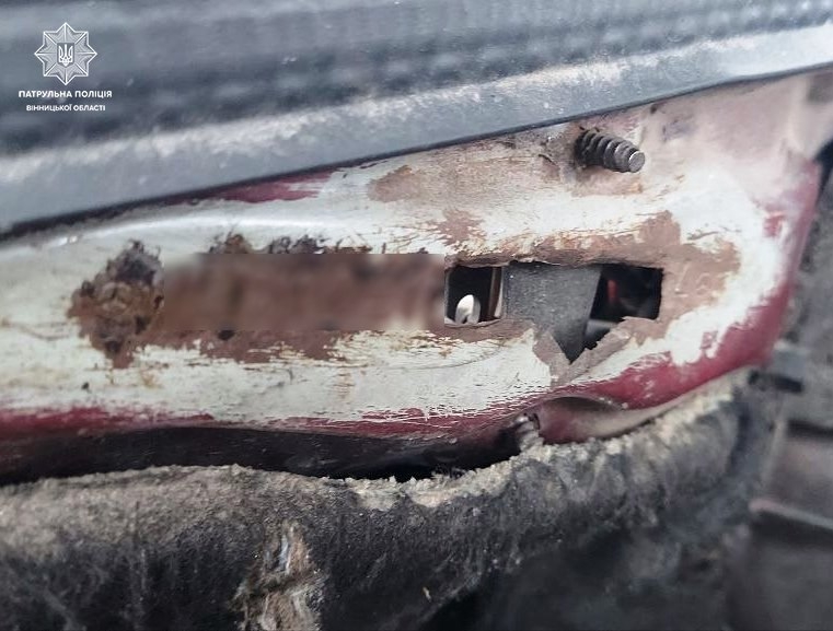 У Вінниці зупинили Mercedes - документи на авто виявились підробленими