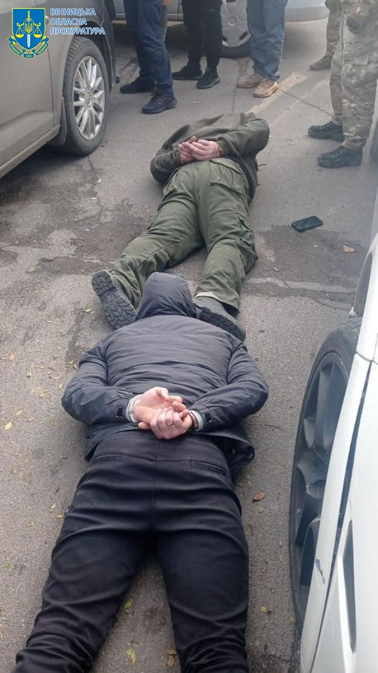 Повідомили про підозру молодикам, які у Вінниці тримали чоловіка в підвалі та вимагали гроші