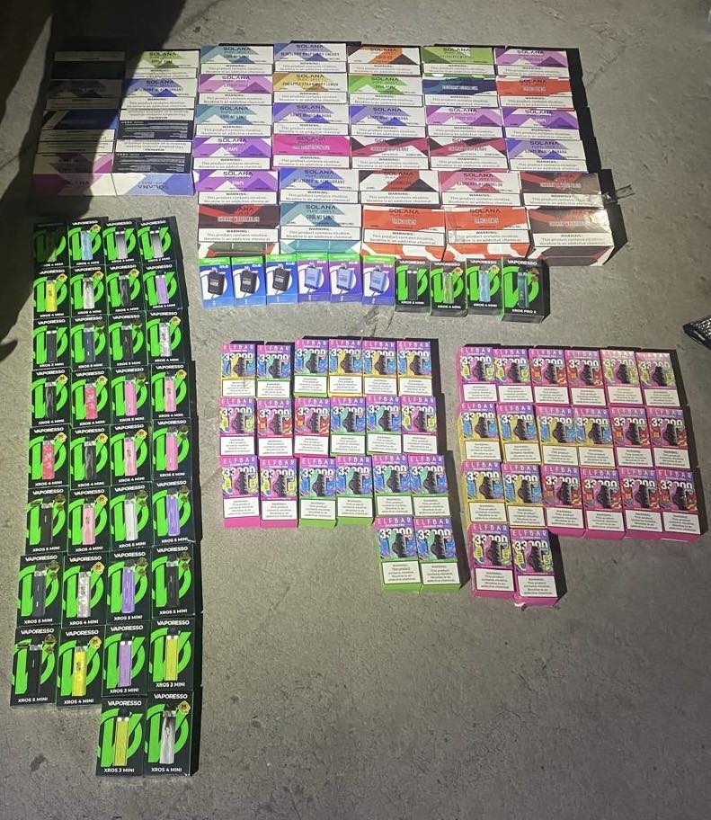 Вінницькі митники не пропустили через кордон вантаж прихованих пристроїв для куріння