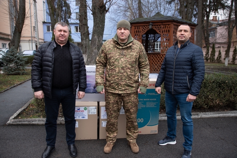 Працівники Вінницької обласної ради передали допомогу нацгвардійцям