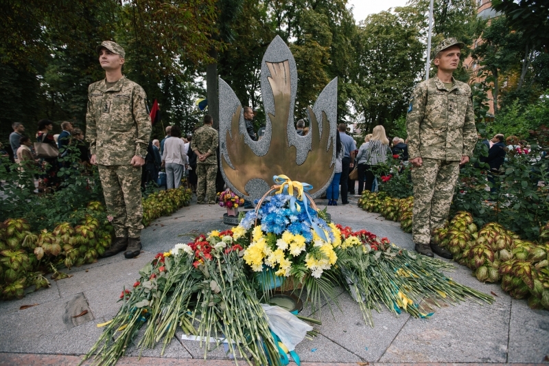 У Вінниці хвилиною мовчання вшанували пам'ять військовослужбовців