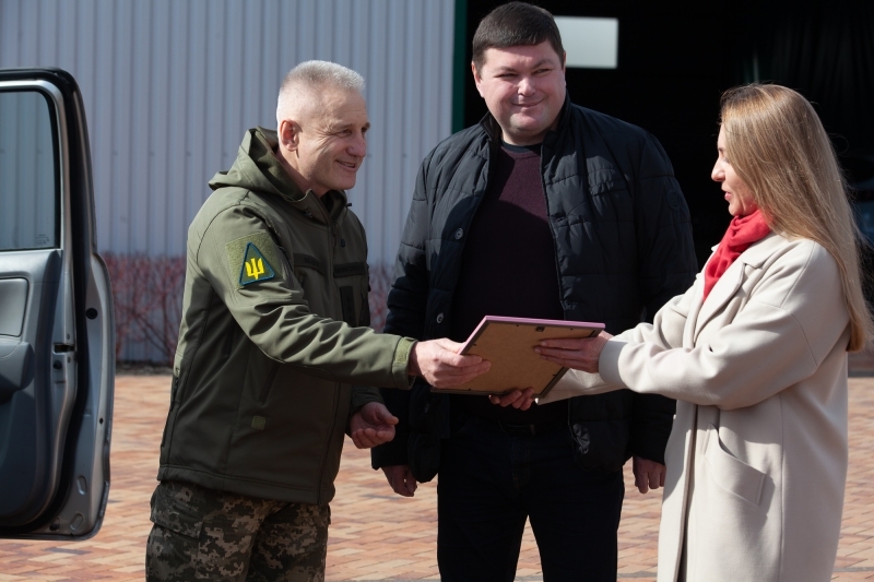 Підрозділ Повітряних Сил ЗСУ отримав авто від вінницьких аграріїв