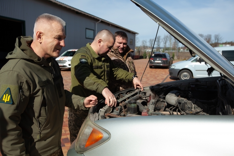 Підрозділ Повітряних Сил ЗСУ отримав авто від вінницьких аграріїв