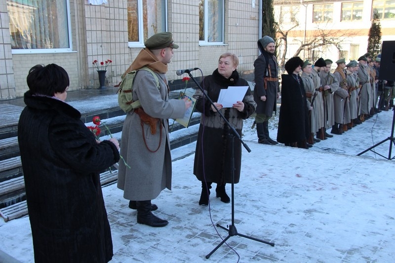 В Мурованих Курилівцях реконструювали бій з більшовиками