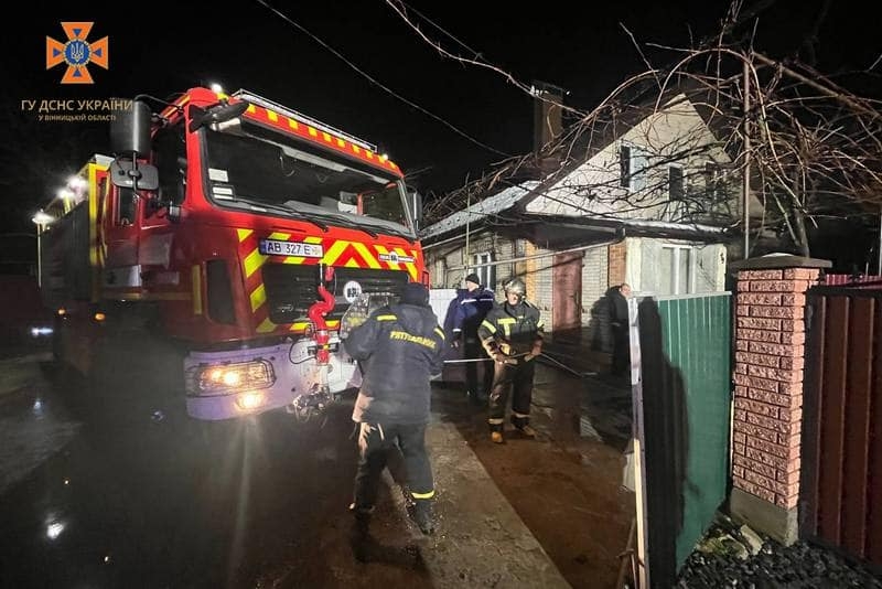 На Старому місті у Вінниці горів гараж у дворі приватного будинку