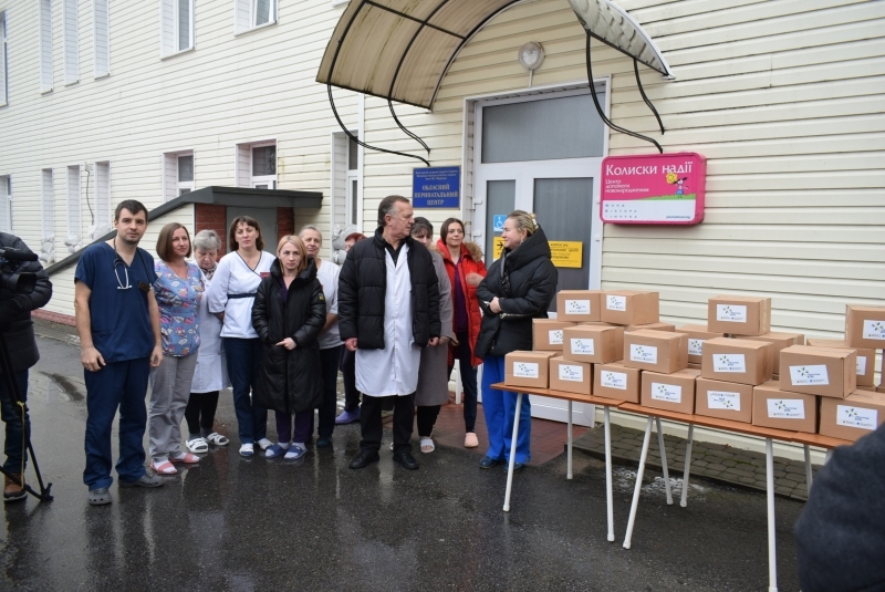 Лікарня ім. Пирогова у Вінниці отримала від Гумштабу 100 пакунків малюка
