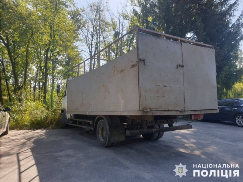 Калинівські поліцейські затримали чоловіка, який поцупив автомобіль