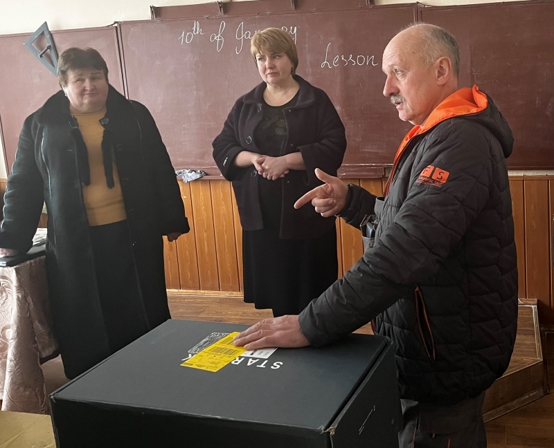 На Шаргородщині переселенець з Харкова облаштував два комп'ютерних класи