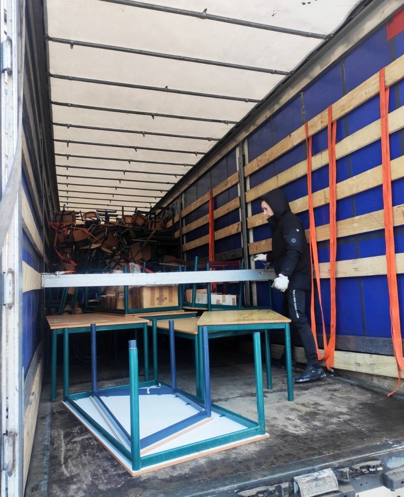 Благодійники закупили шкільні меблі для закладів освіти Барської громади