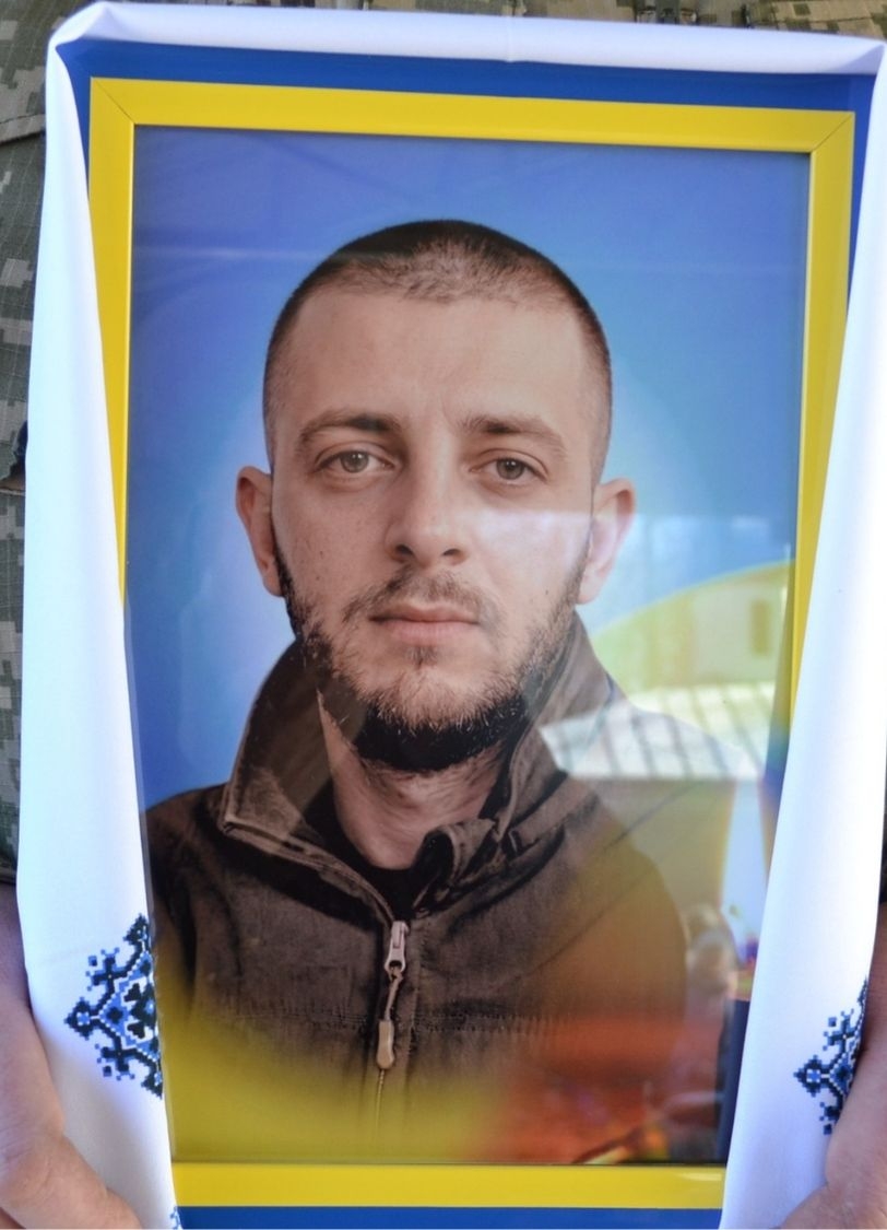 Загинув під артилерійським вогнем: у Крижополі прощались із молодим добровольцем