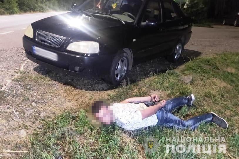На Вінниччині пасажир напав на таксиста, поліцейські зловмисника затримали