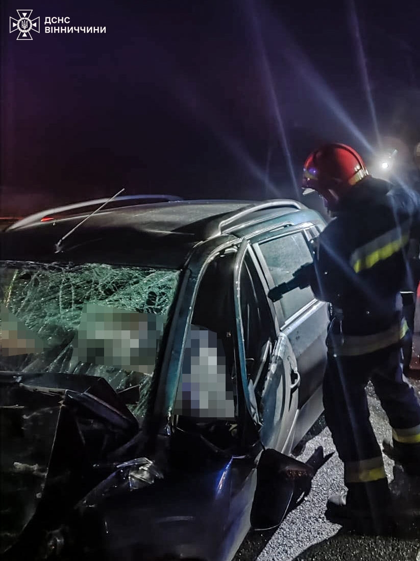 У Вінниці внаслідок зіткнення з вантажівкою загинули дві пасажирки та водій легковика