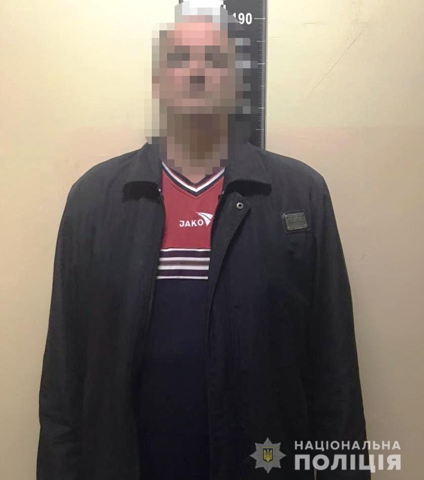 У Вінниці п’яний чоловік, який вчинив стрілянину у квартирі, погрожував копам вбивством