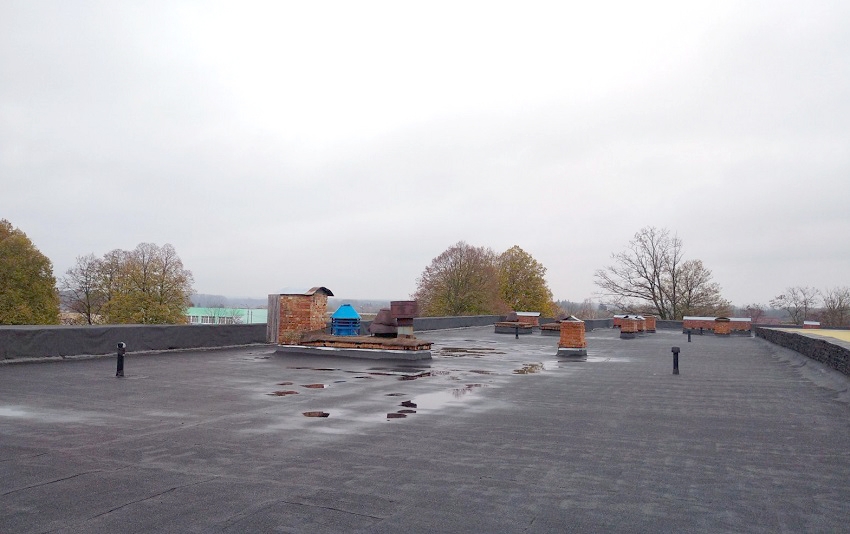 В ліцеї у Корделівці на Калинівщині завершили ремонт даху