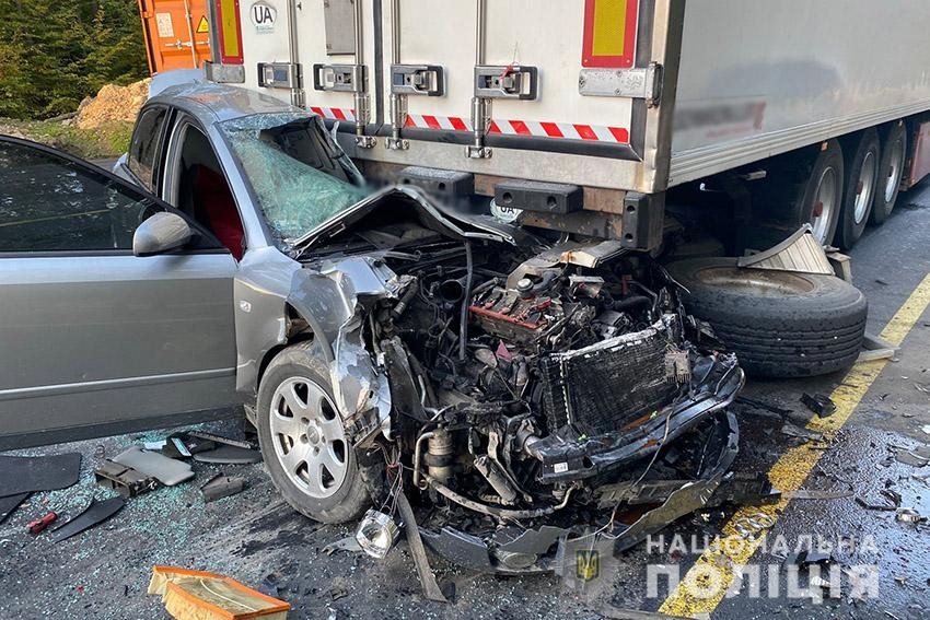 На Хмельниччині через вінницьку вантажівку сталась масштабна аварія