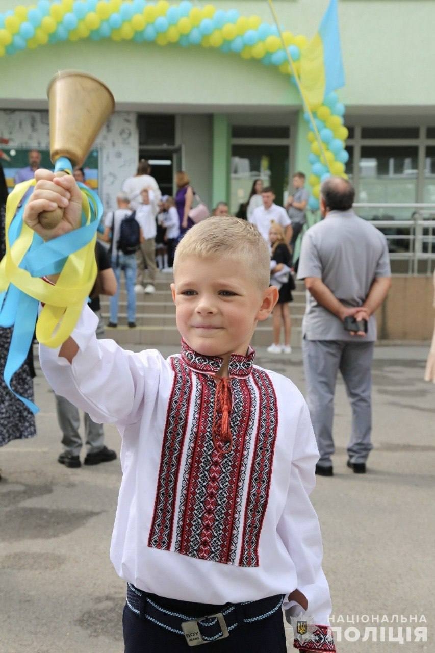 Сина загиблого на війні КОРДівця провели до школи побратими батька