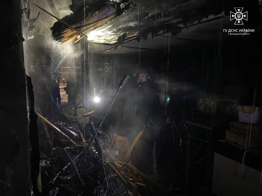 У Вінниці на вулиці Бучми загасили пожежу в господарчій будівлі