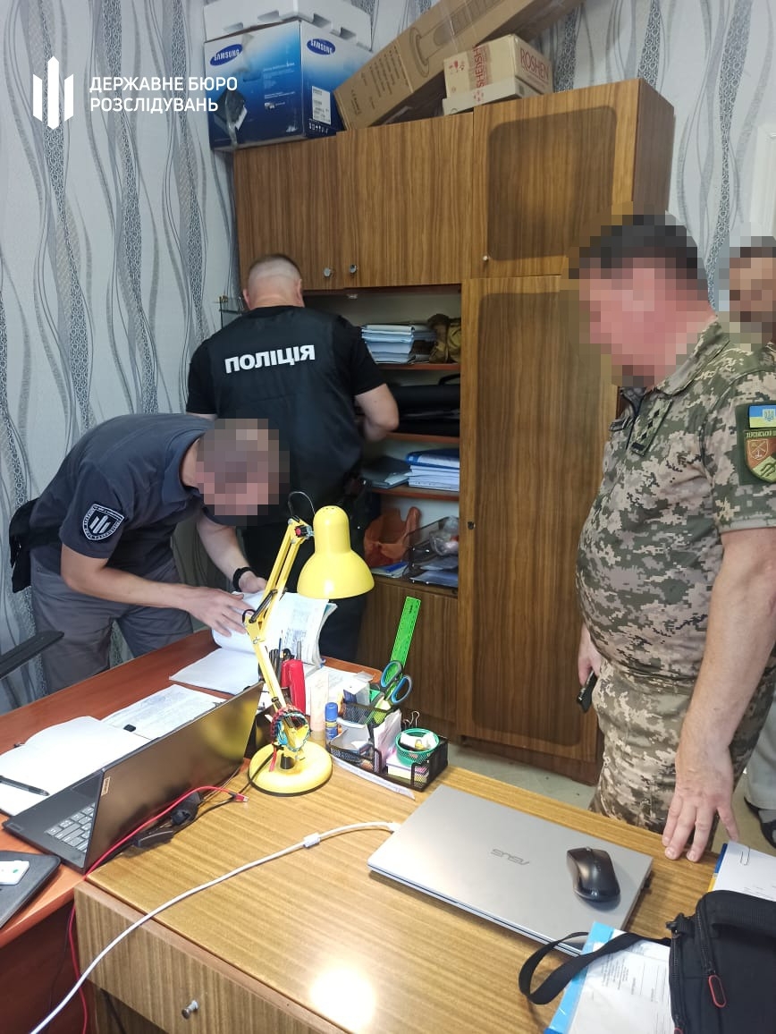 На Вінниччині ДБР проводить масові обшуки у військкоматах та ВЛК