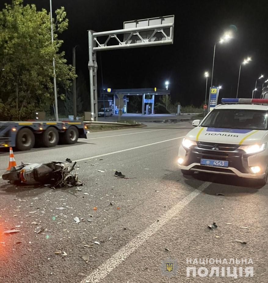 У Вінниці на Житомирському шосе під колесами вантажівки загинув водій мопеда