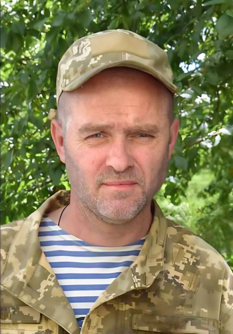 У Ладижині провели в останню путь старшого солдата Миколу Бабака