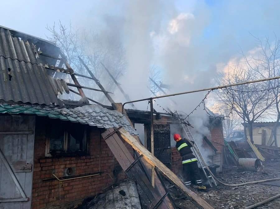 В Ільківці  вщент вигорів гараж із автомобілем всередині