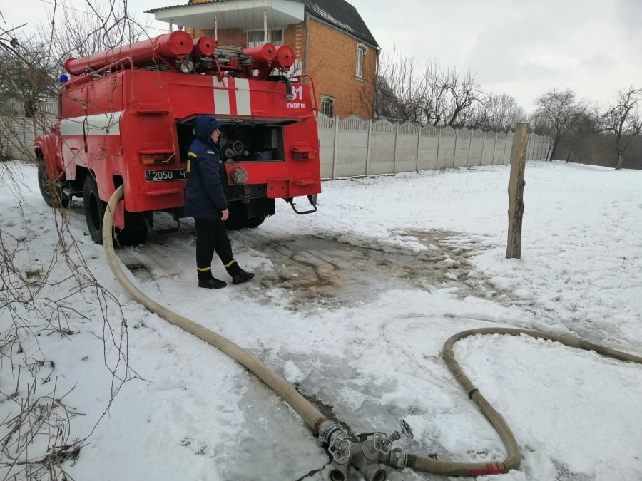 Рятувальники гасили вогонь у трьох приватних будинках на Вінниччині