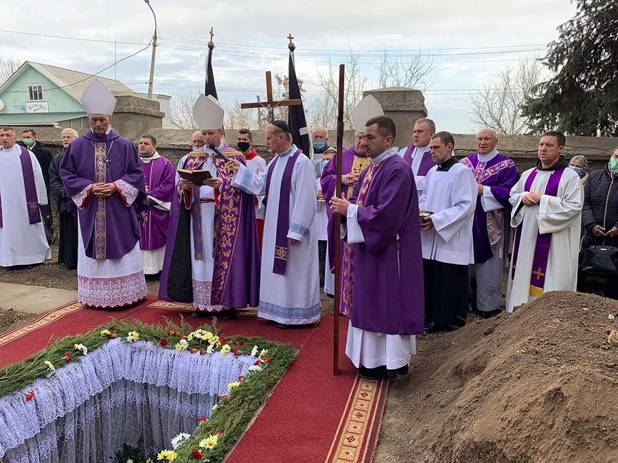 У реанімації Могилів-Подільської лікарні помер католицький священник