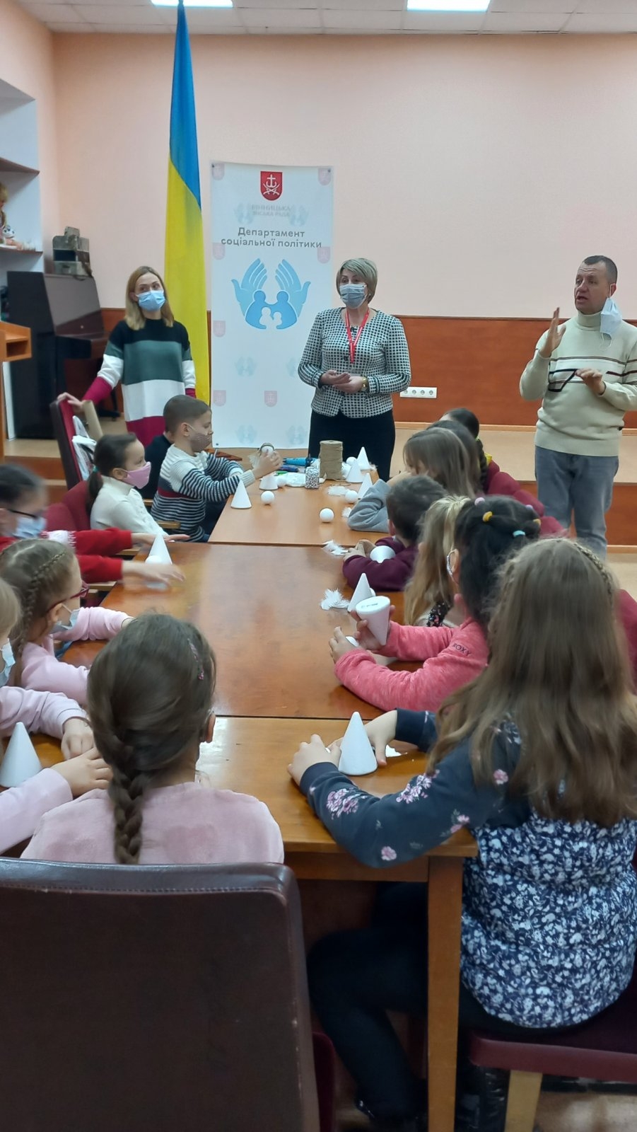 У Вінниці провели майстер-клас з виготовлення різдвяних ангелів для дітей з інвалідністю
