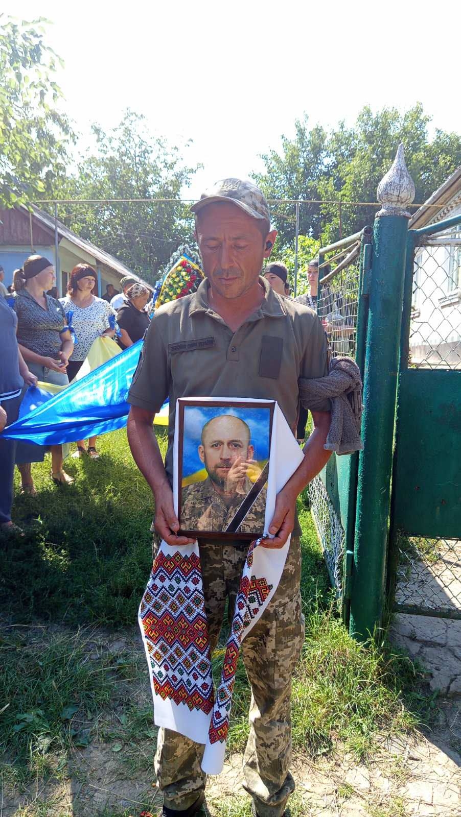 Тульчинська громада попрощалася з Героєм-добровольцем