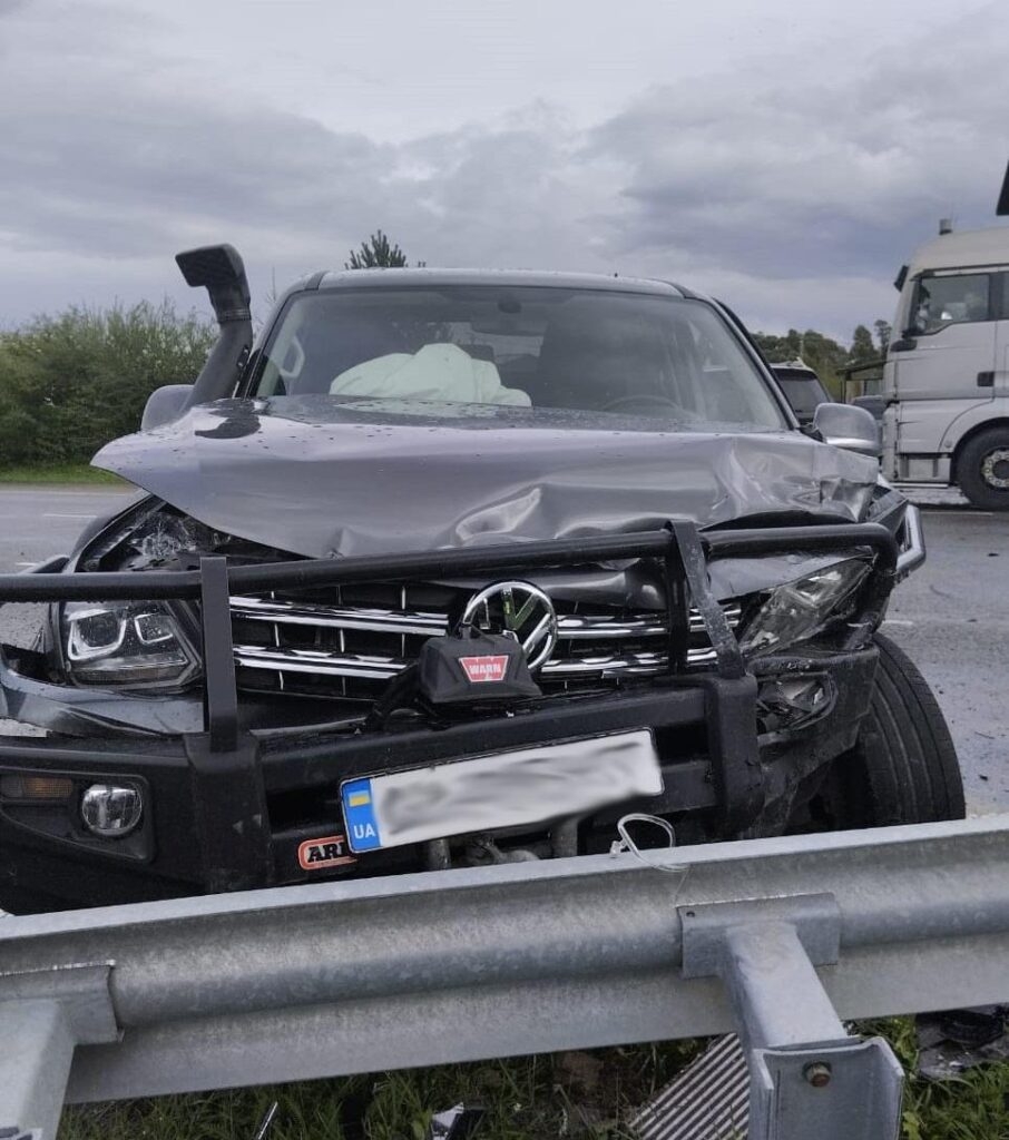 На трасі «Київ – Чоп» вінничанин на Renault втаранив донецьке BMW