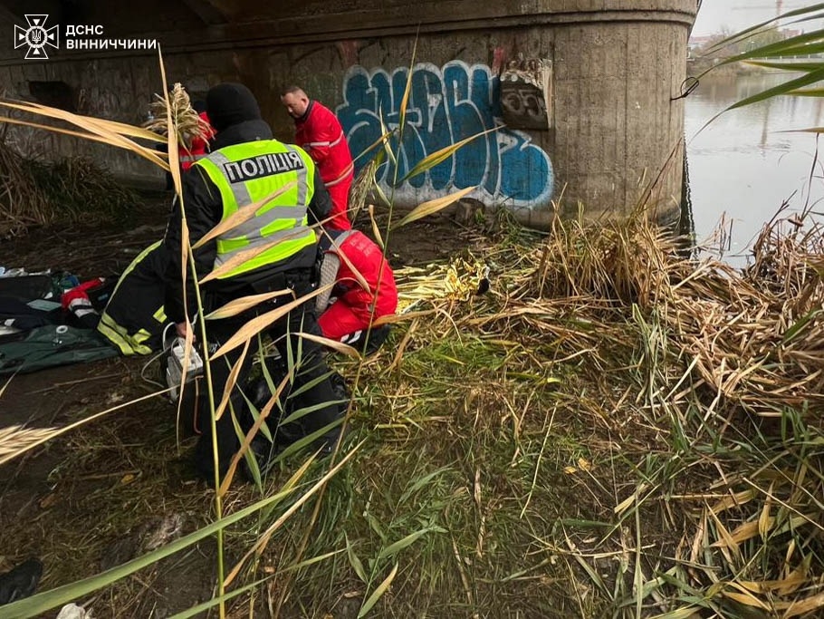 У Вінниці чоловік стрибнув з мосту у Південний Буг — не вижив попри усі зусилля медиків