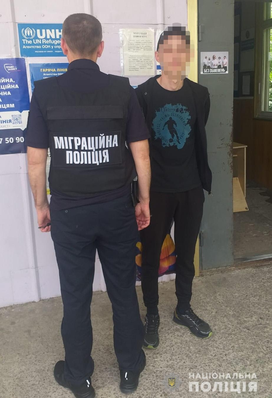 За межі України депортували двох іноземців, які нелегально проживали на Вінниччині