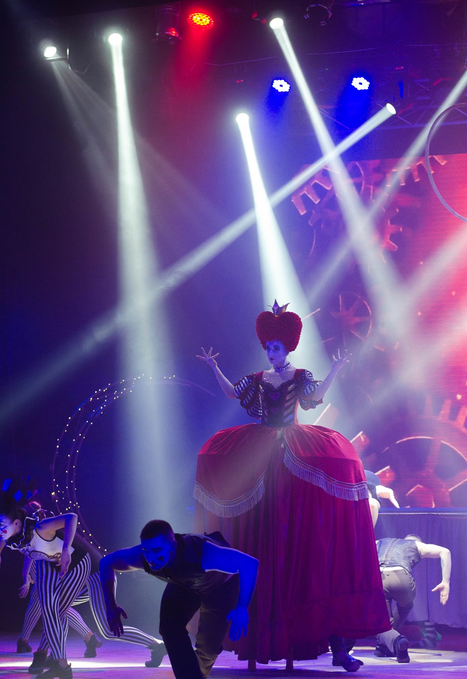Вражаючі трюки і 25 артистів на сцені! Amazing circus show «ALICE» у п’ятницю вразить вінничан