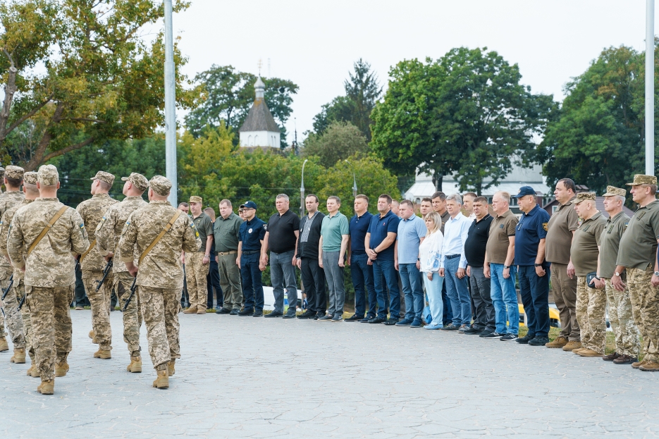 На Замковій горі у Вінниці підняли найбільший у місті стяг