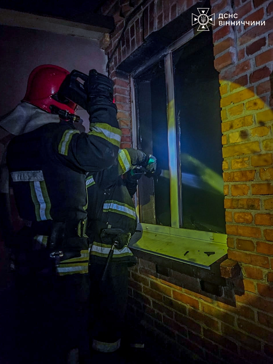 На Вінниччині горіло авто та приватні будинки