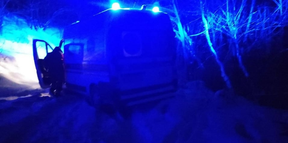 Вночі вінницькі рятувальники визволяли зі снігових "пасток" три автомобілі та "швидку"