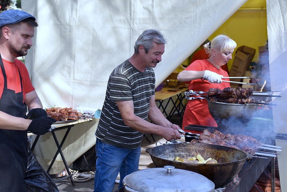 День Вінниці: у центральному парку триває фестиваль вуличної їжі