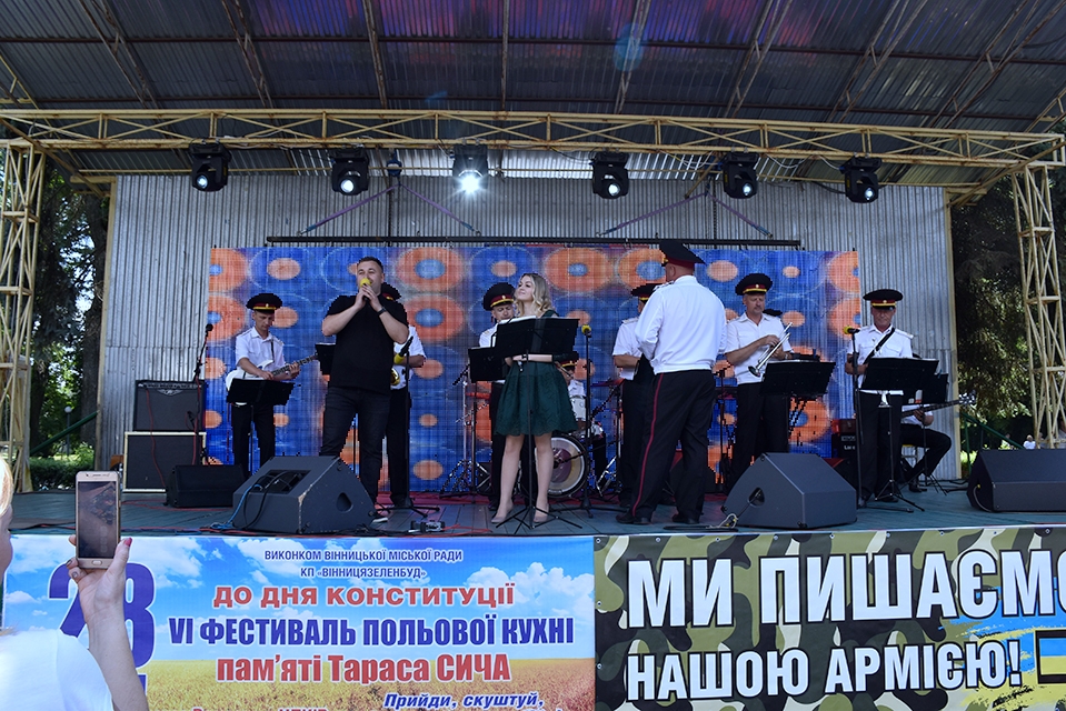 У Вінниці на фестивалі пам’яті Тараса Сича зібрали 45 тис грн, які спрямують на допомогу військовим