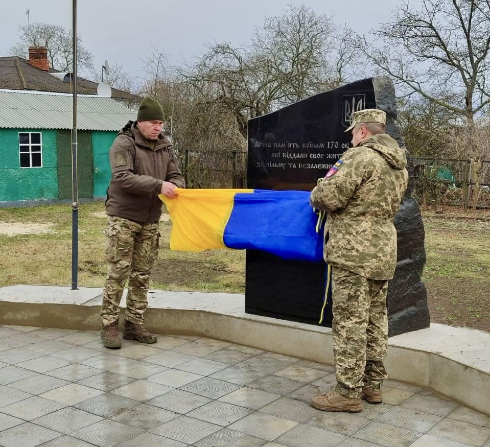 На Вінниччині відкрили памʼятний знак загиблим військовослужбовцям ТрО