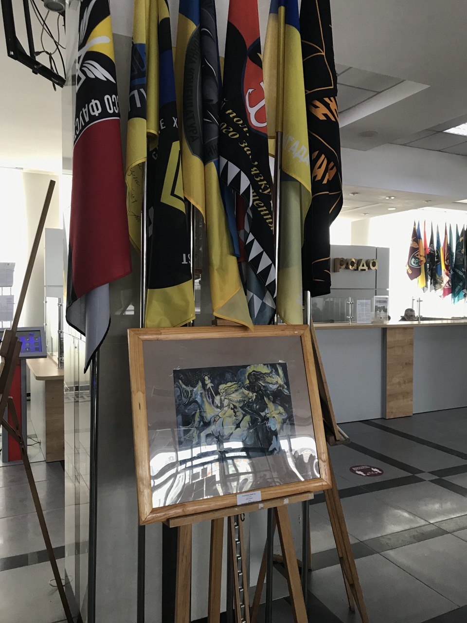 До четвертих роковин повномасштабного вторгнення у Вінниці відкрили виставку дитячих картин