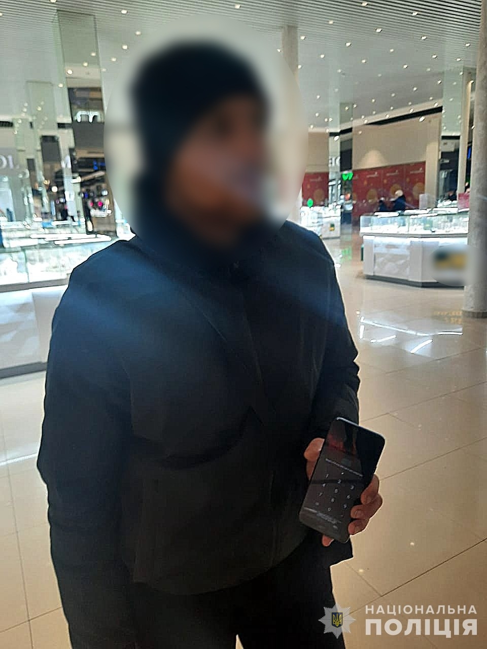 У Вінниці в 16-літнього хлопця злочинець відібрав телефон і втік