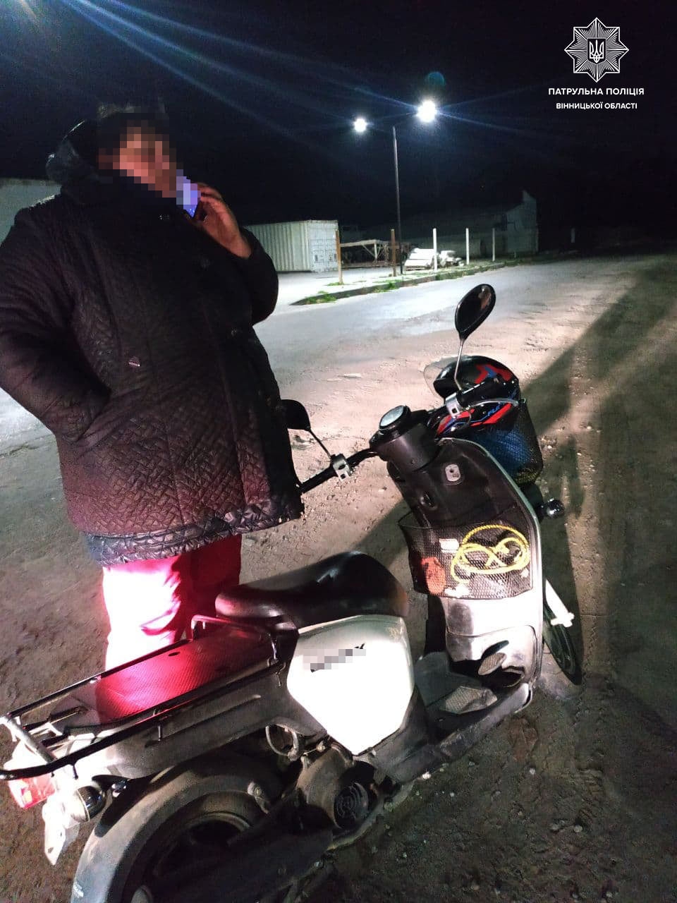 Без прав та напідпитку: в Якушинцях зупинили водійку мопеда