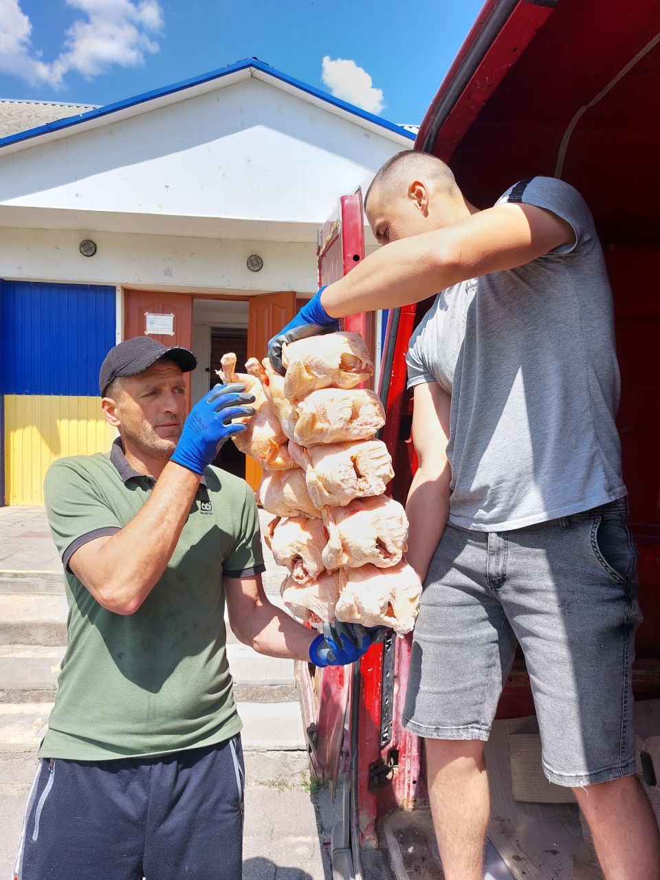 З Вінниці у три громади відправляють допомогу 10 тонн м'яса