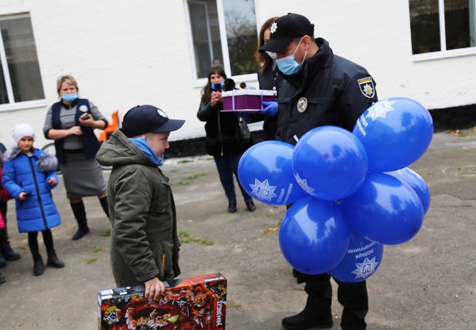 Здійснили дитячу мрію: вінницькі поліцейські привітали із Днем народження 10-річного Дмитрика
