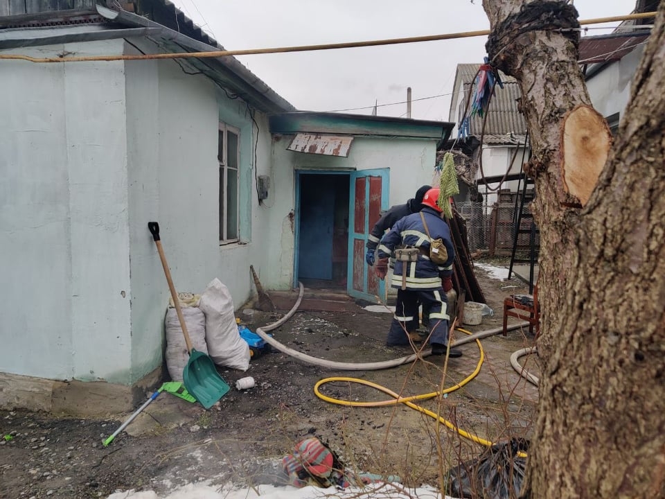 Минулої доби на Вінниччині вогнеборці тричі гасили пожежі в житлових будинках