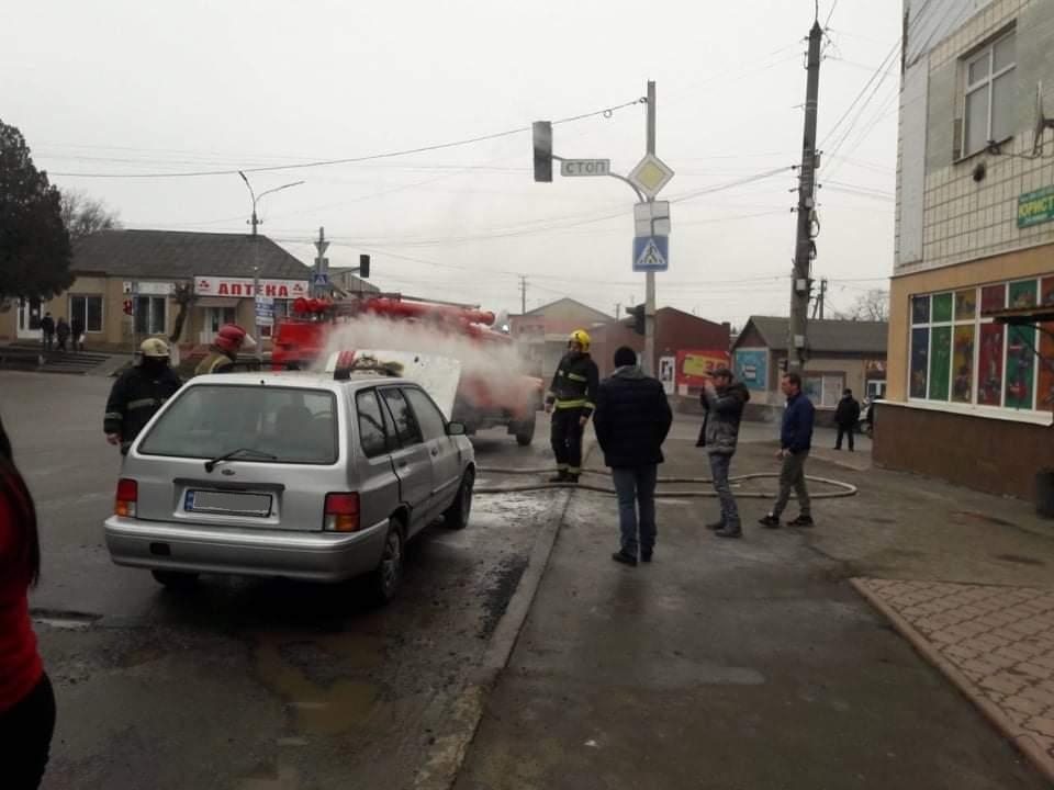 В Іллінцях прямо під час руху загорівся автомобіль