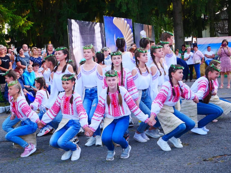 У селі Малі Крушлинці відбувся культурно-мистецький проєкт "Мистецьке літо"