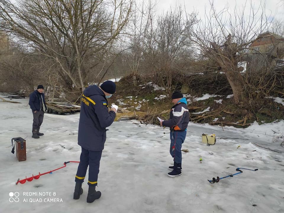 На Вінниччині рятувальники проводять показові навчання на кризі