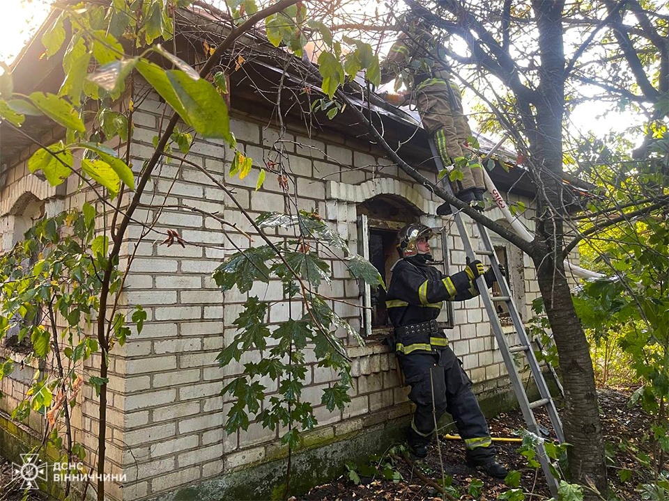 На Вінниччині горіли приватні будинки, господарчі споруди та пожнивні залишки